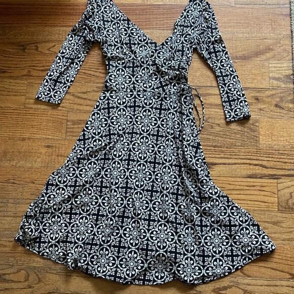 London Time Black/White Wrap Style Dress Size 6 - Picture 9 of 13